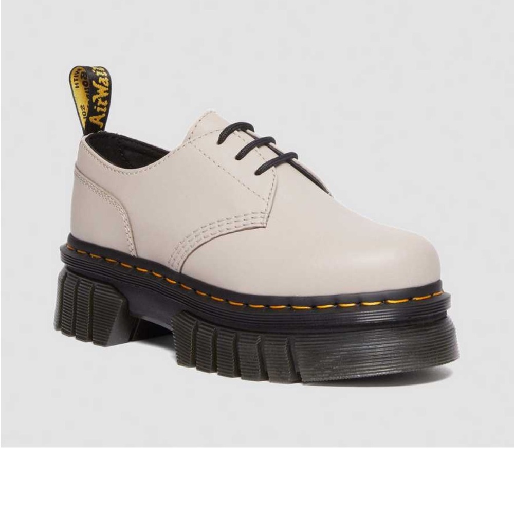 Dr. Marten’s Audrick Nappa Leather Platform Shoes size 8